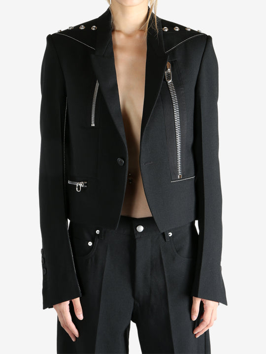 Black jacket worn by a person, showing the  jacket fit