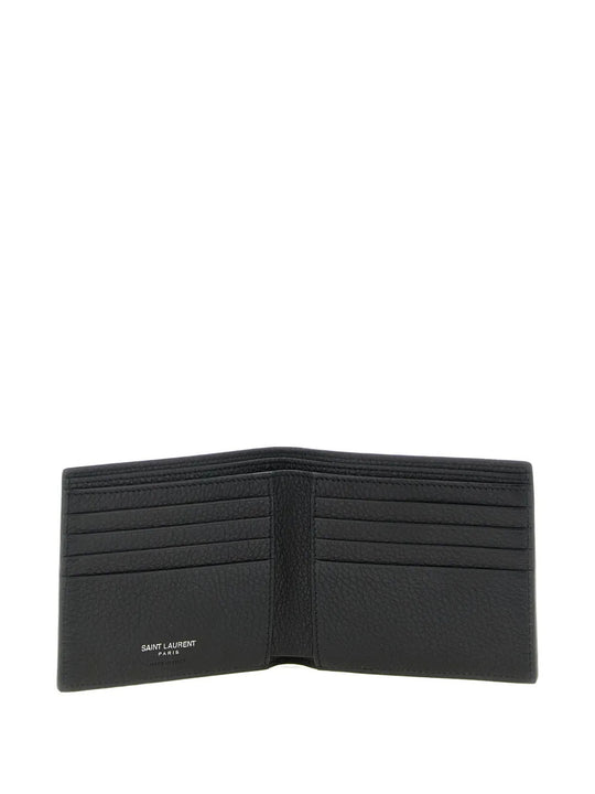 Black accessories, front view