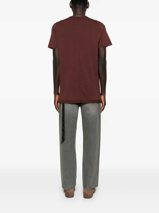 Red t-shirt, full body view