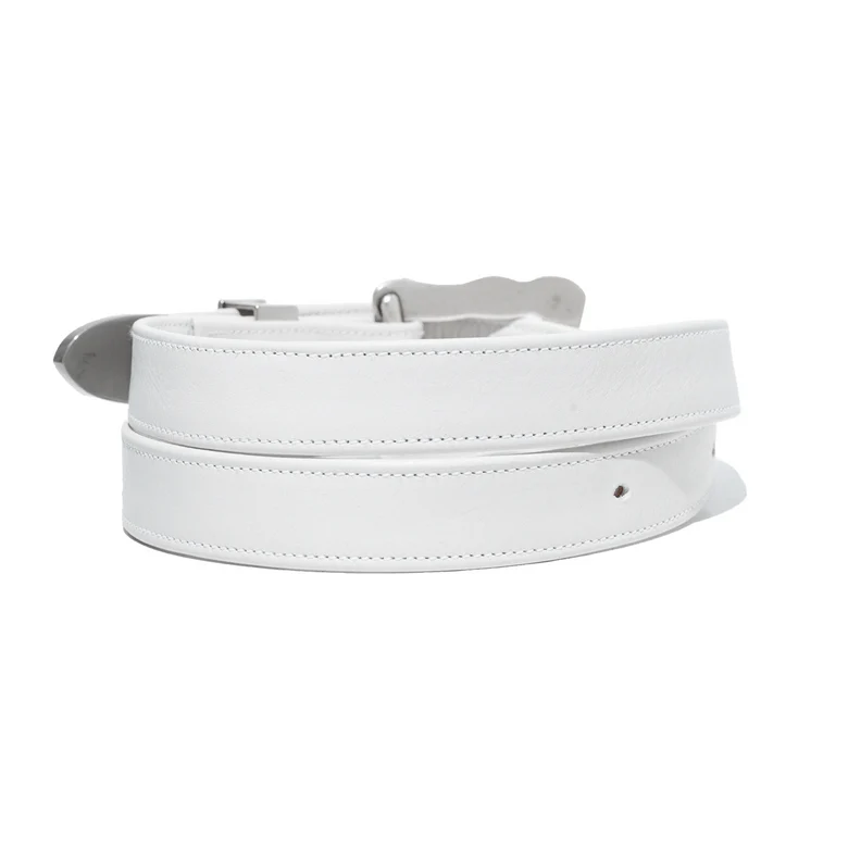 White accessories, front view