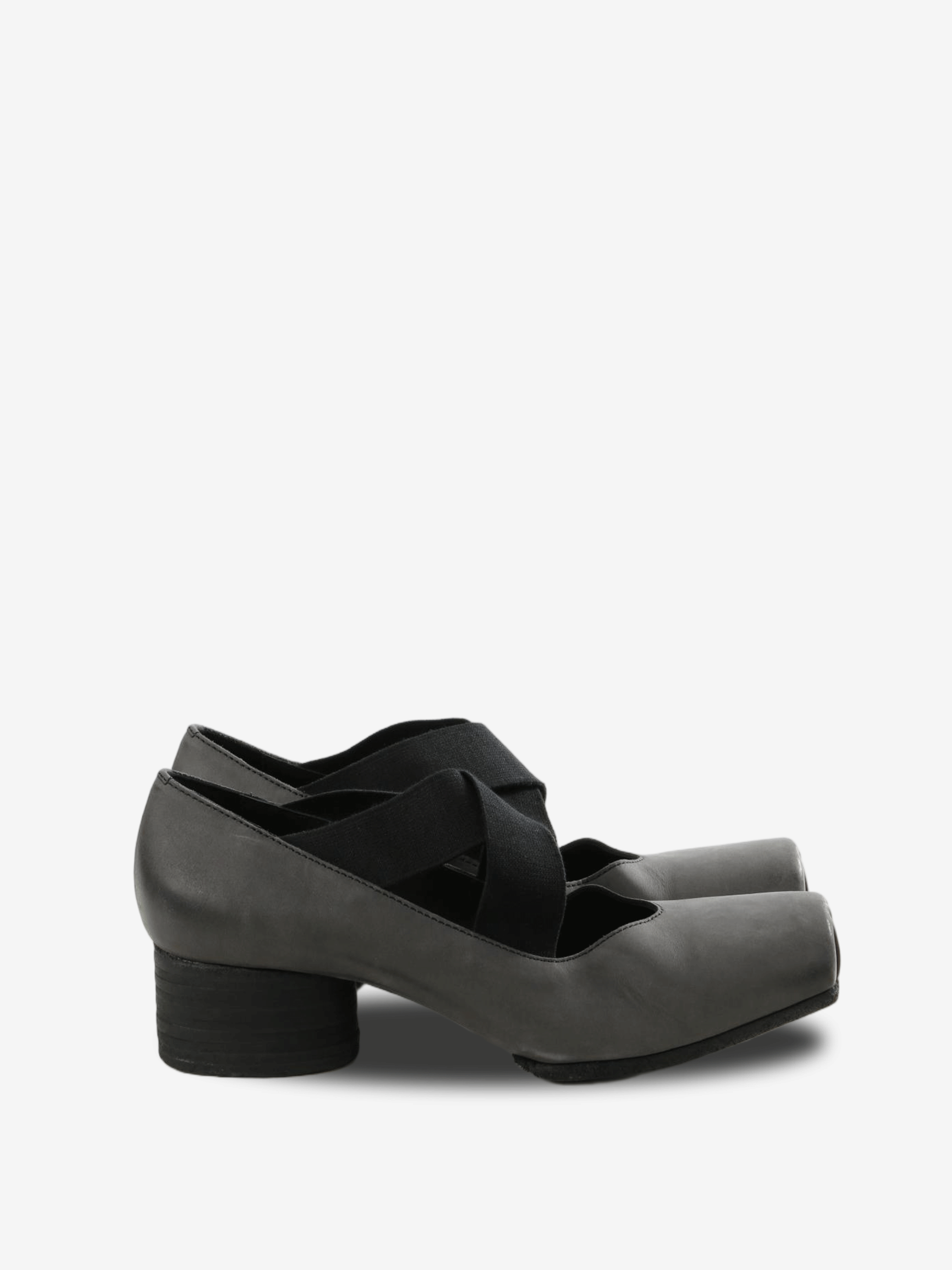 Black shoes, front view