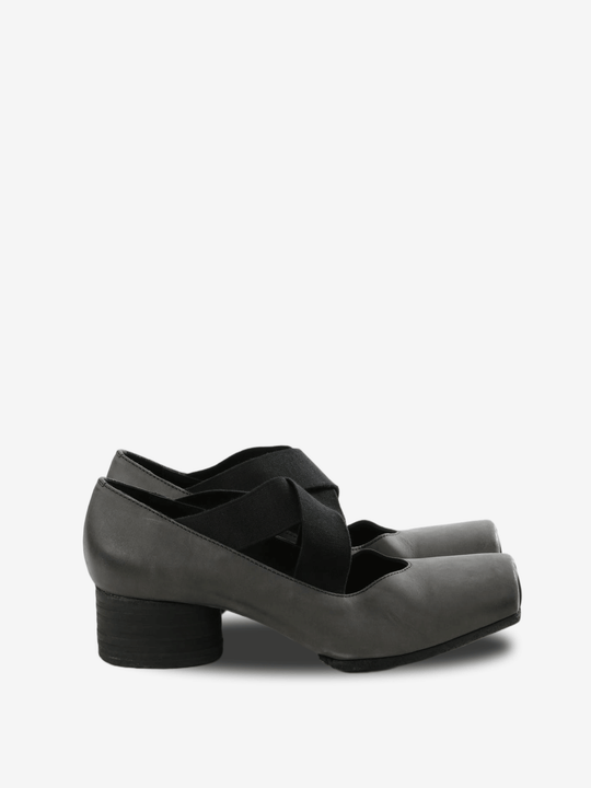 Black shoes, front view