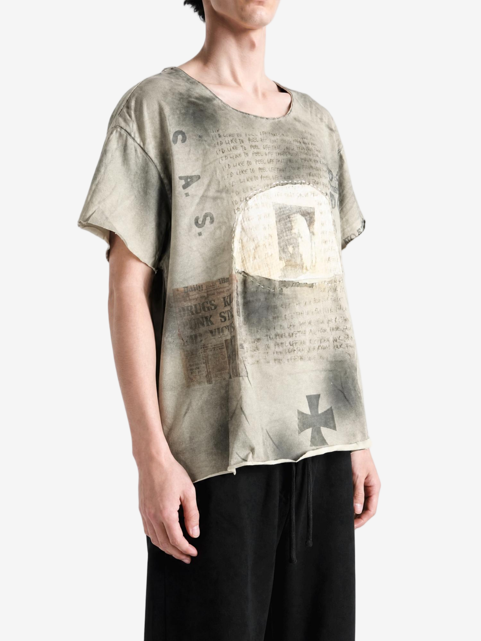 Grey t-shirt, full body view
