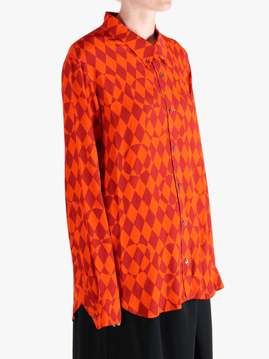 Red shirt, side view