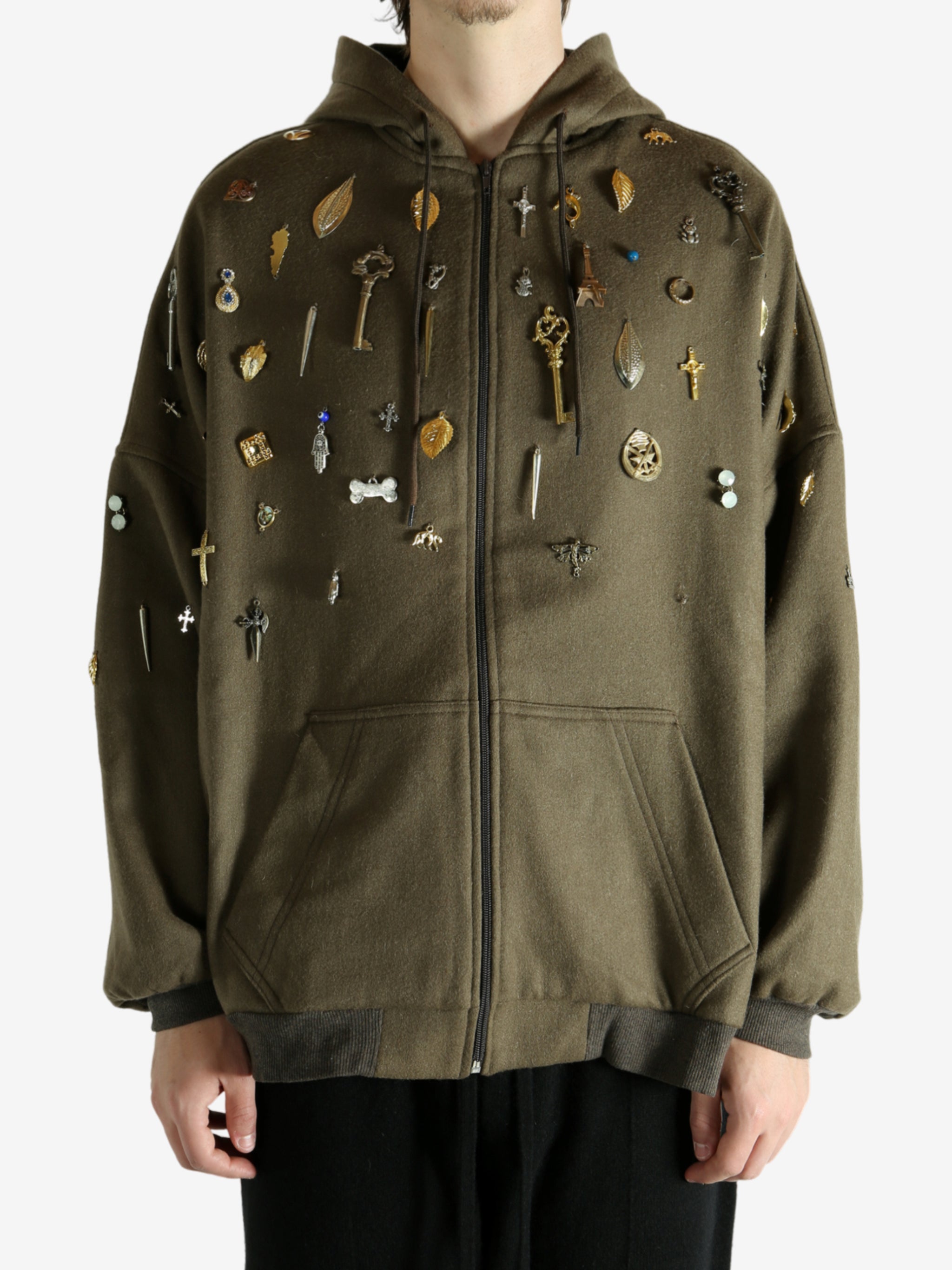 Green sweat worn by a person, showing the sweat fit