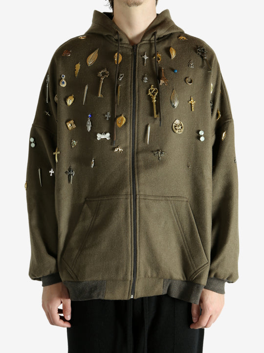 Green sweat worn by a person, showing the sweat fit