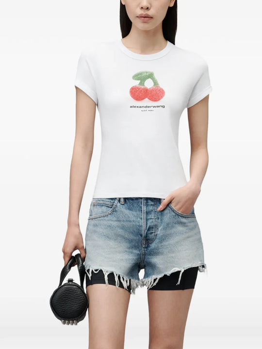 White t-shirt, full body view