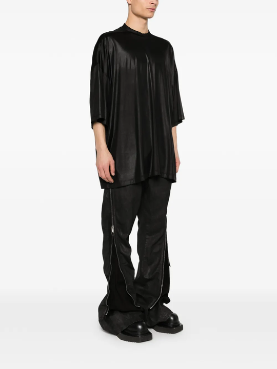 Black t-shirt, full body view