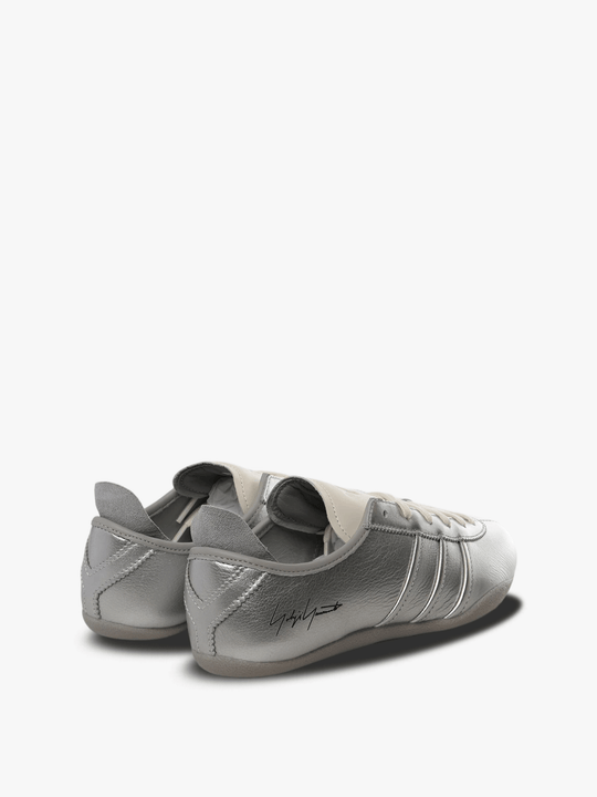 Grey shoes,back view