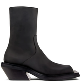 black boots,front view