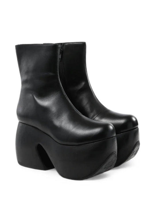 Black boots, front view
