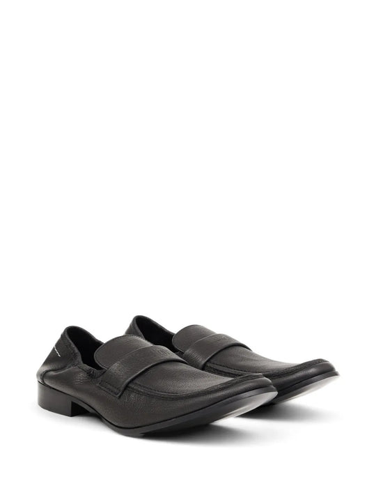 Black shoes, front view