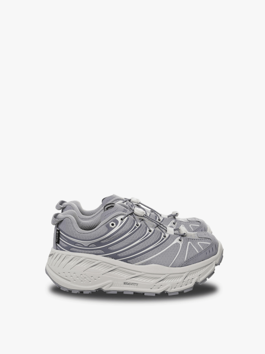 Gray running shoe,front view