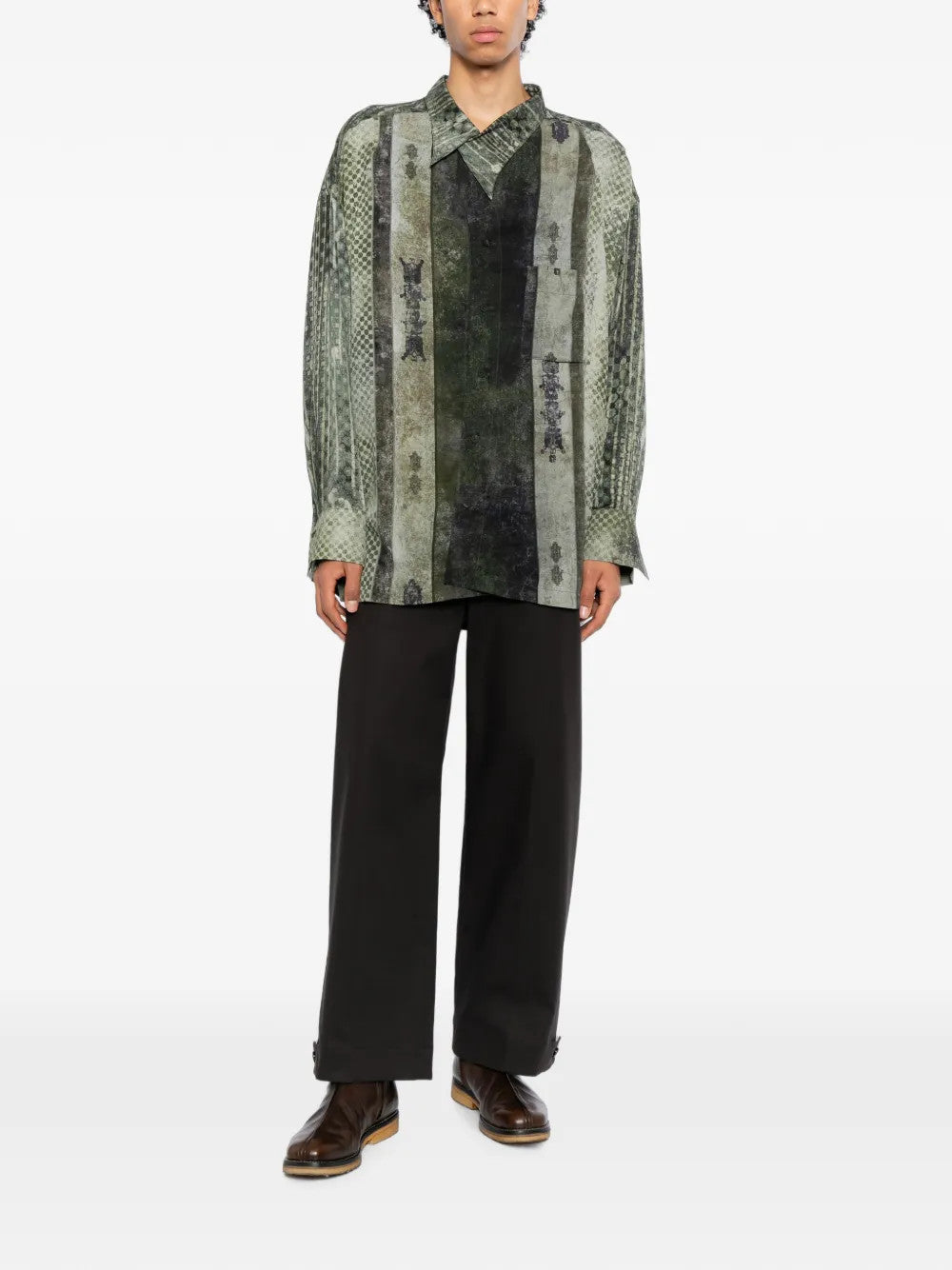 Green shirt, full body view