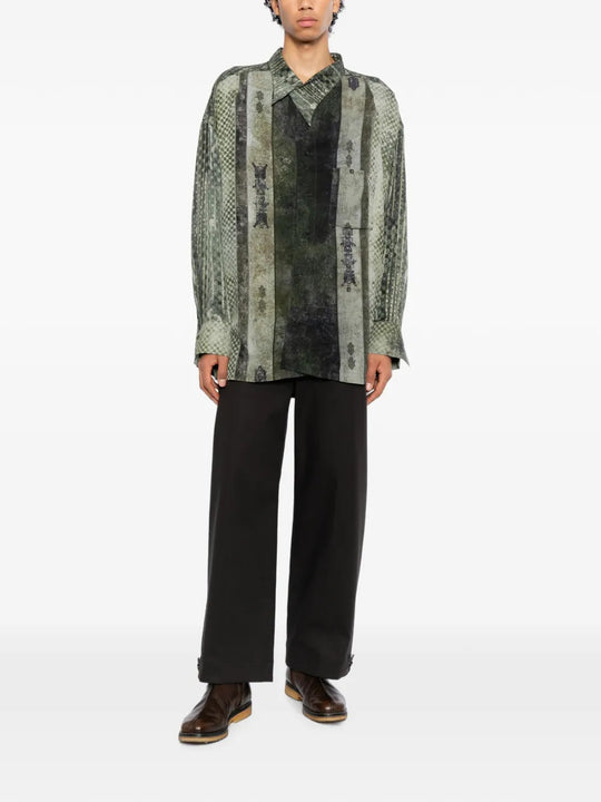 Green shirt, full body view