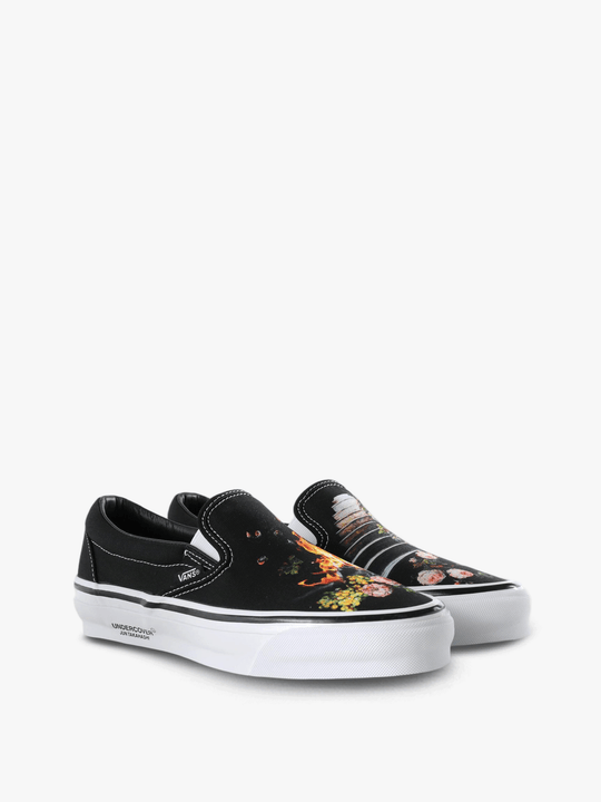 Black shoes, front view