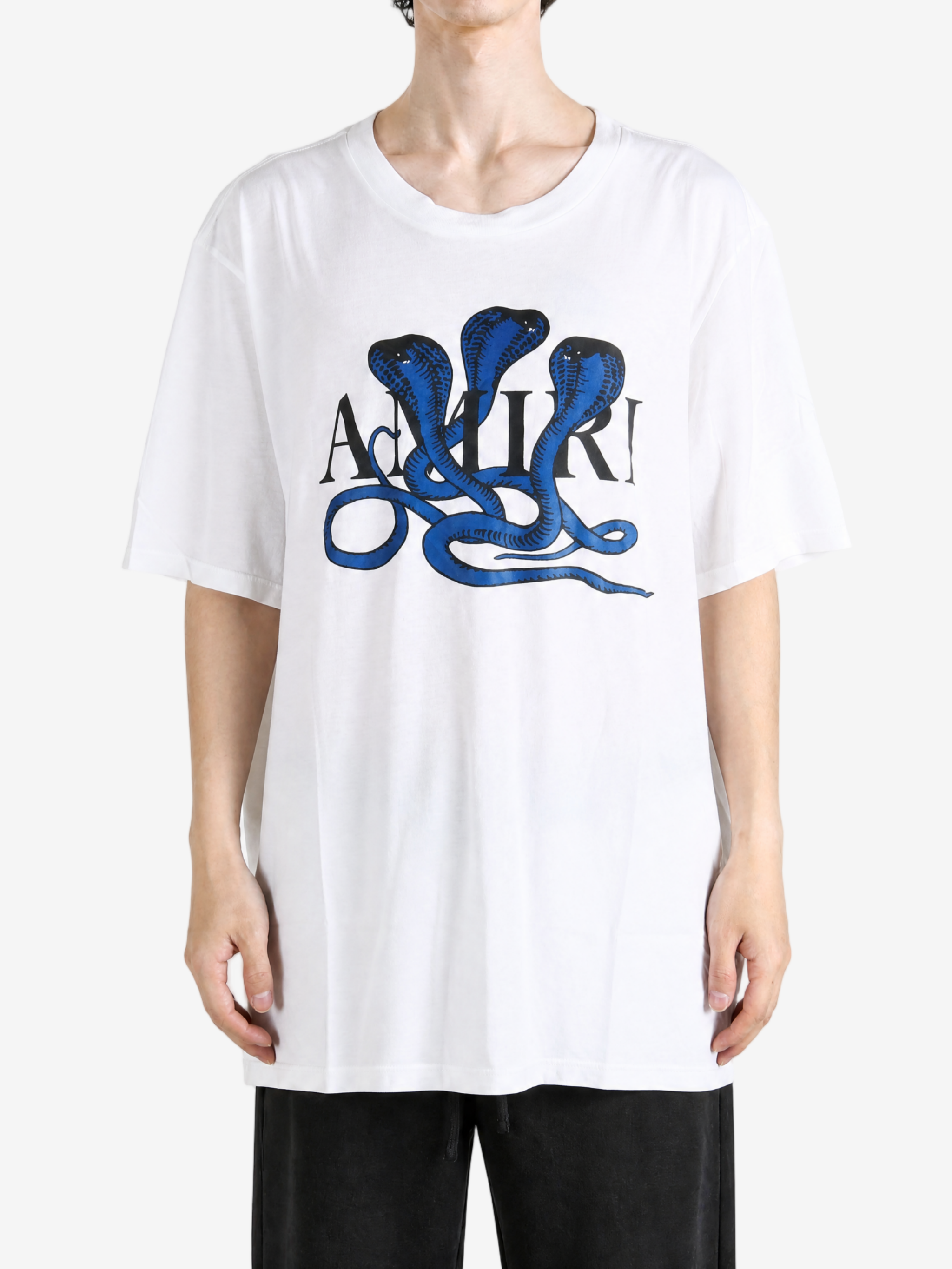 White t-shirt, full body view