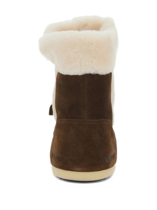 Brown boots, front view