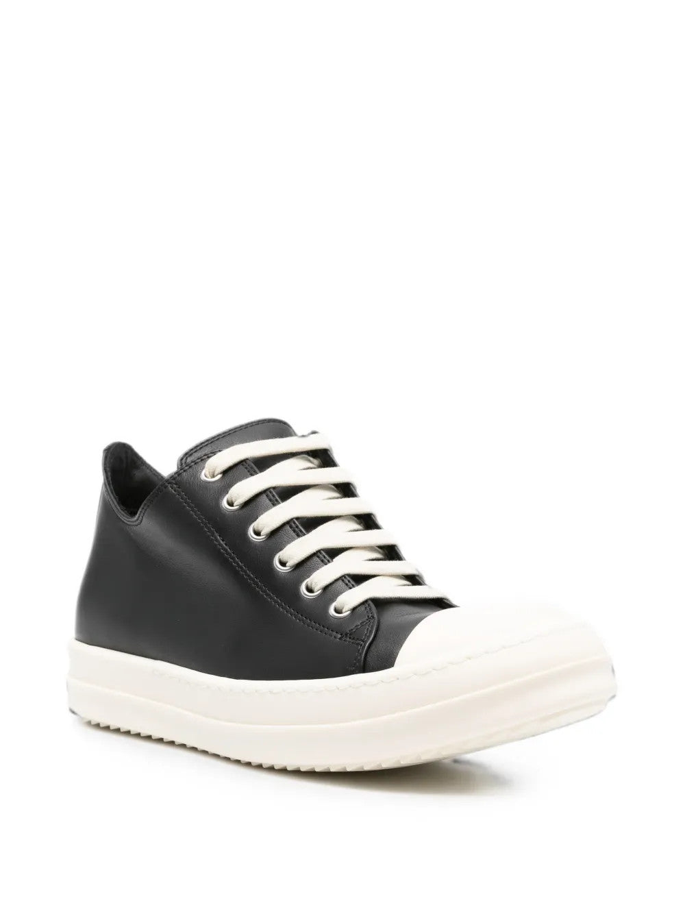 Black shoes, front view