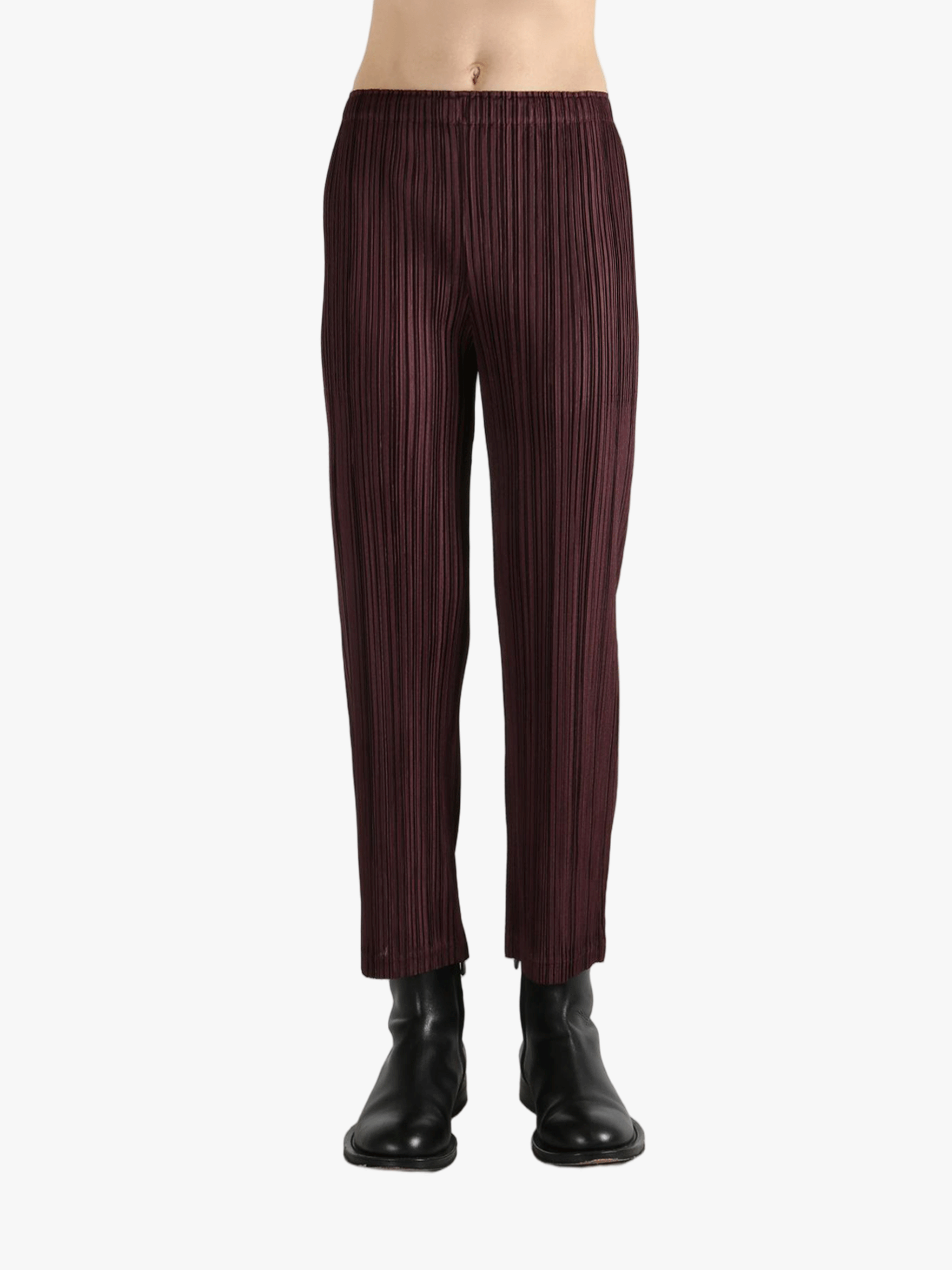 Brown pant worn by a person, showing the pant'fit