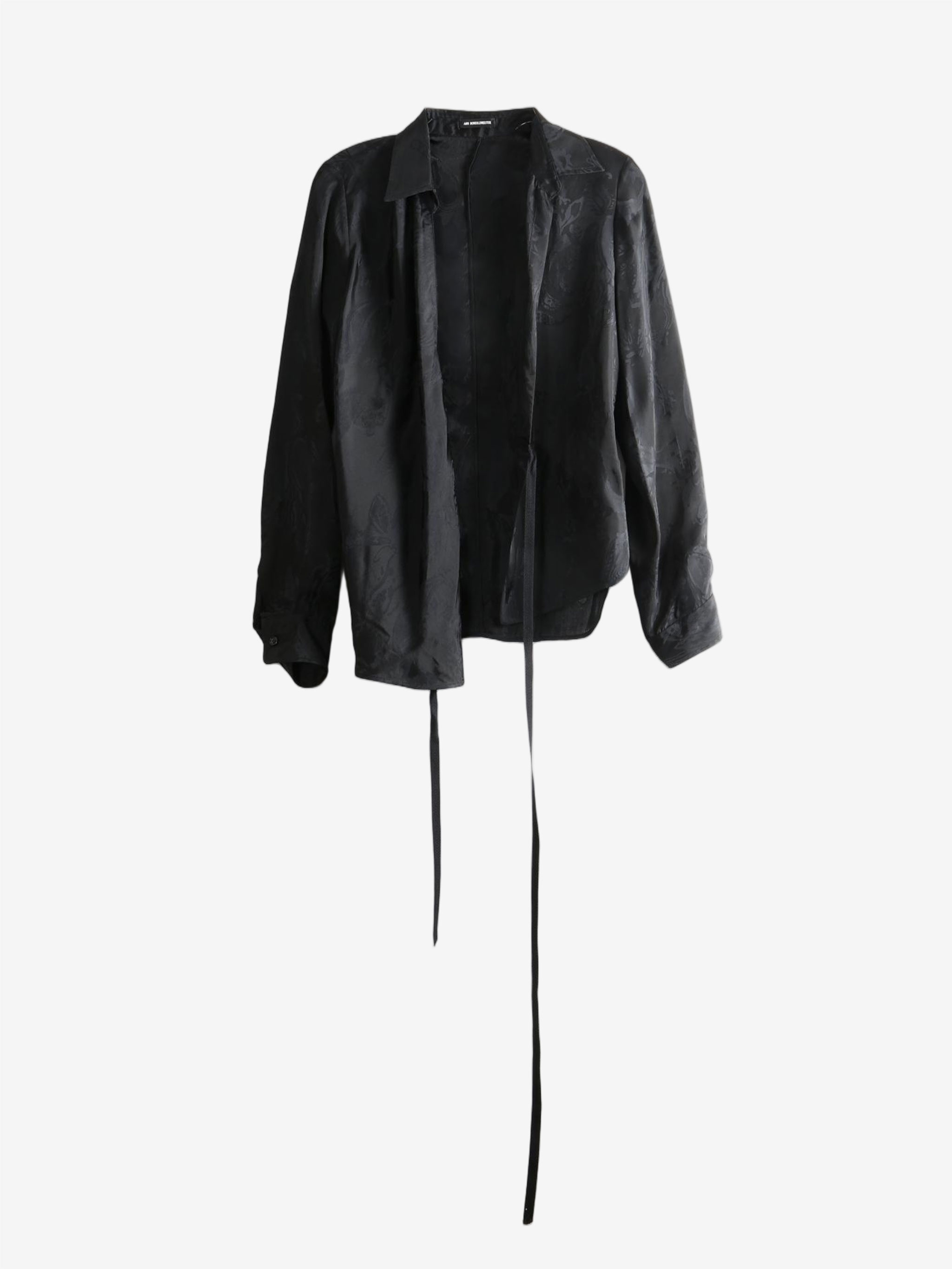 Black shirt, front view