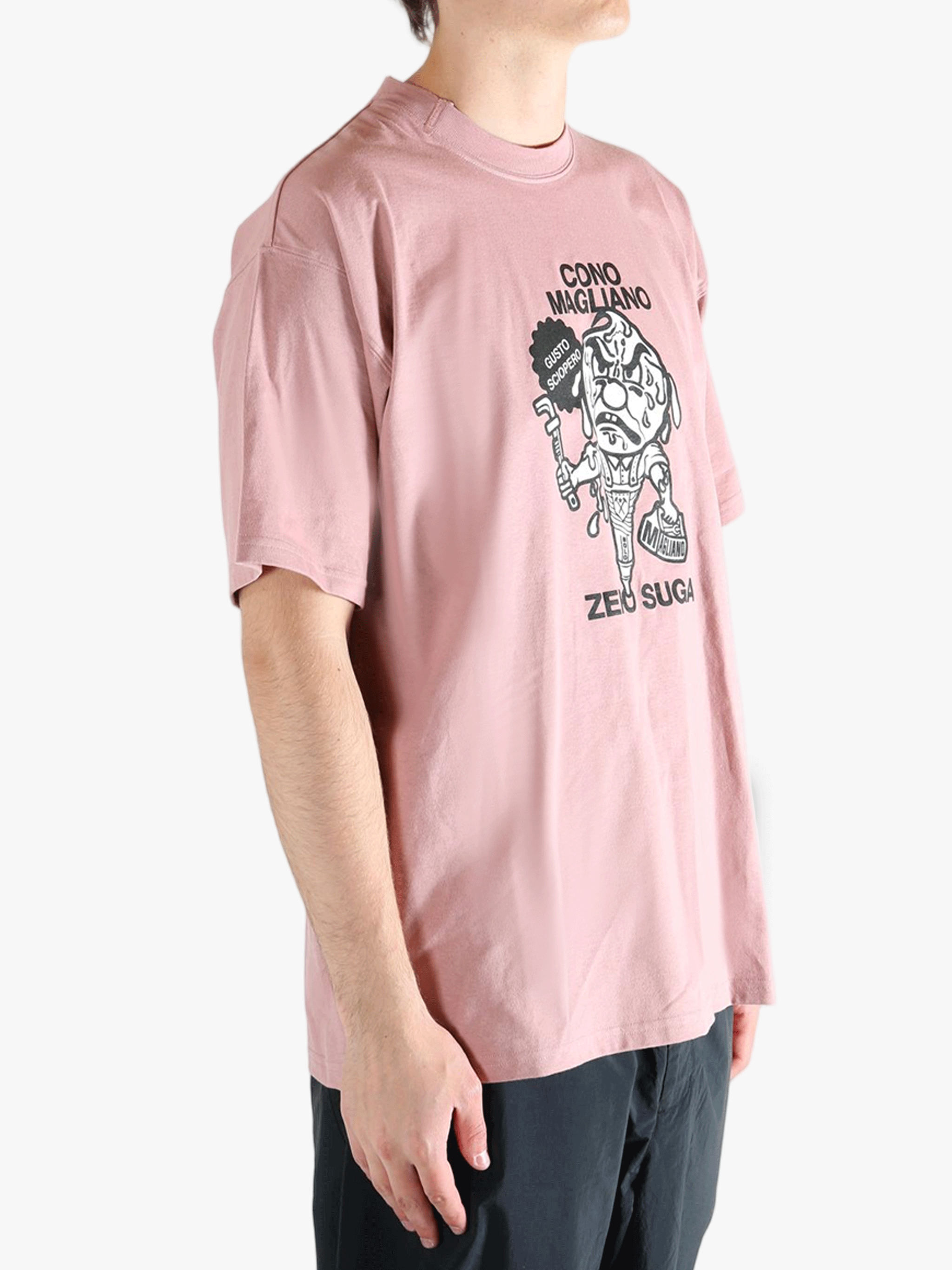 Pink t-shirt, side view