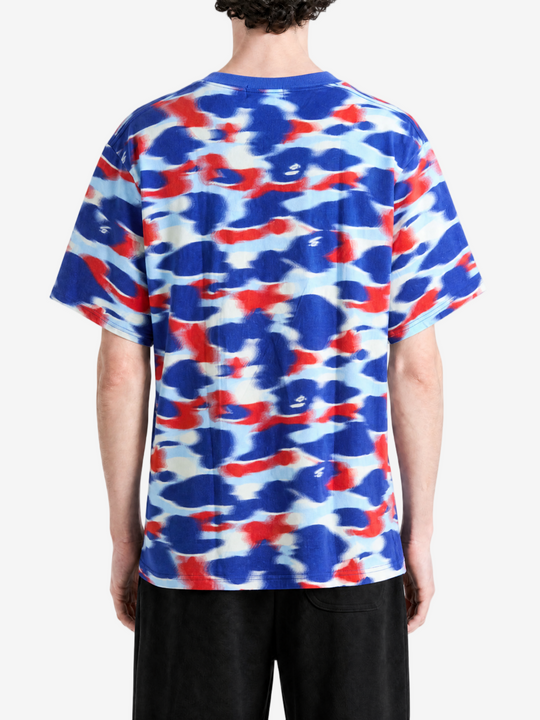 Blue t-shirt, full body view