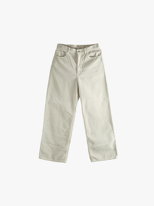 White pants worn by a person, showing the pants' fit