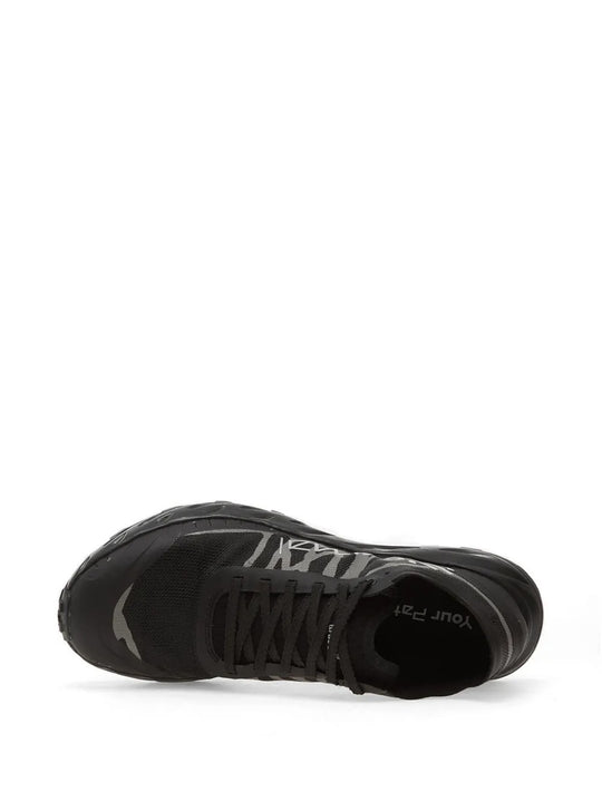 Black shoes, front view