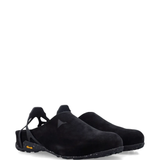 black sneakers,side view