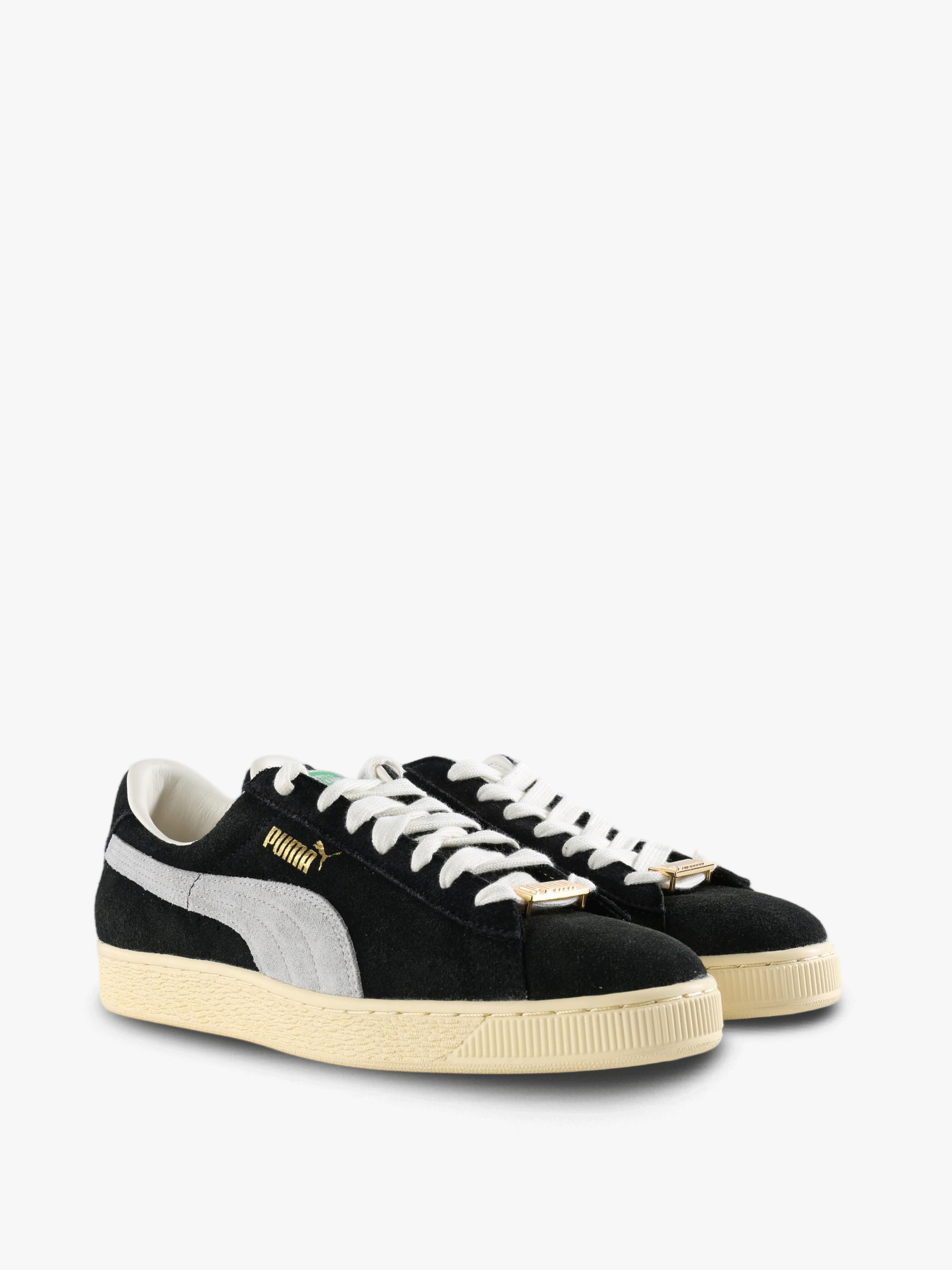 Black shoes, front view