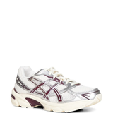 purple sneakers,side view