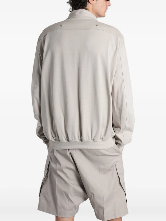 Grey t-shirt, full body view
