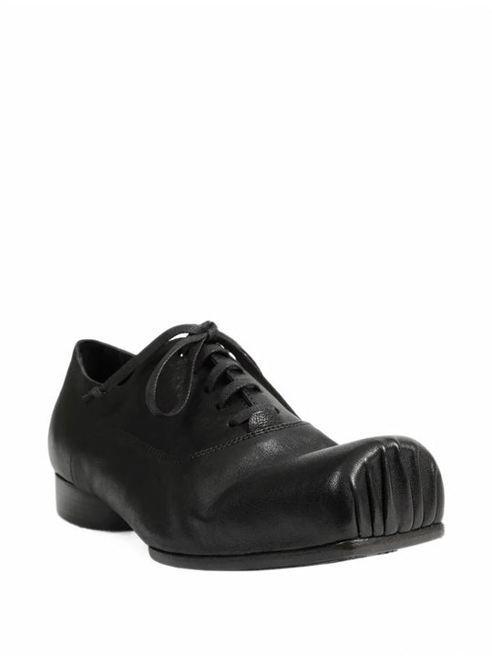 Black shoes, front view