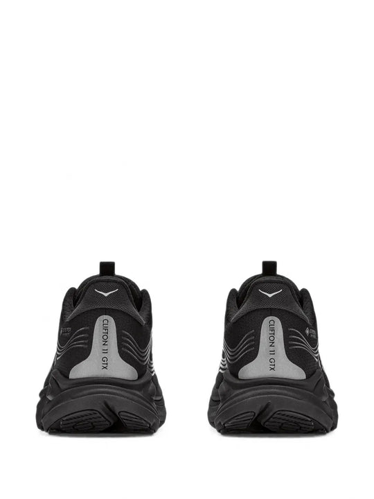 Black shoes, back view
