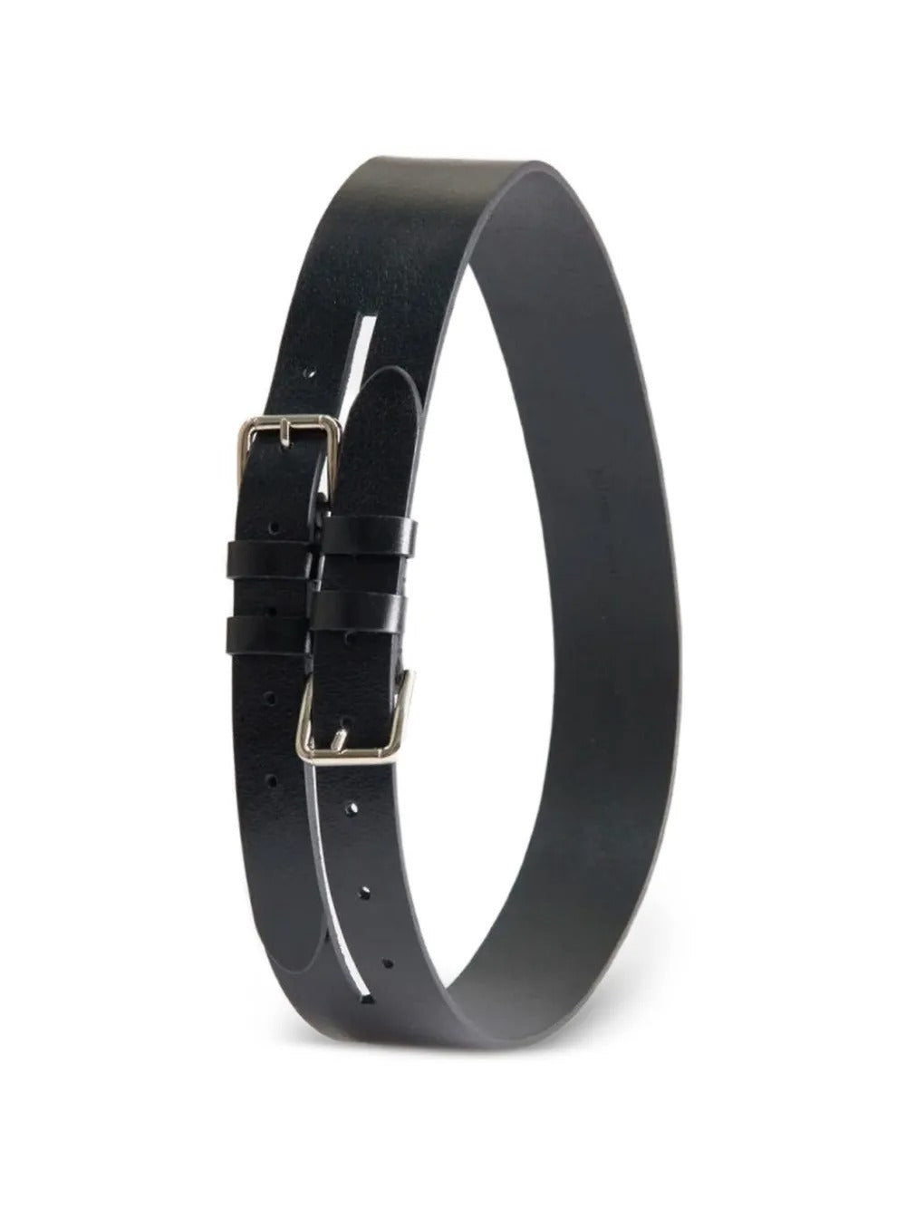 Black accessories, front view