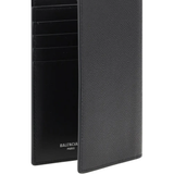 Black accessories, front view