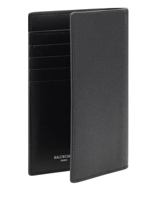 Black accessories, front view