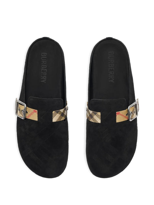 Black shoes, front view