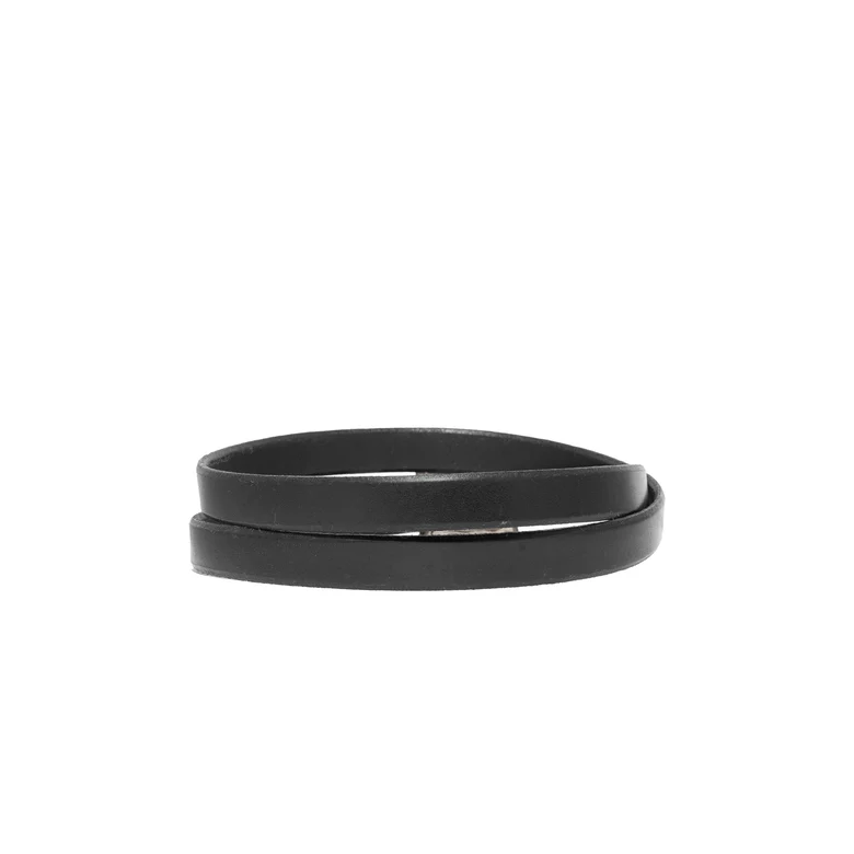 Black accessories, front view