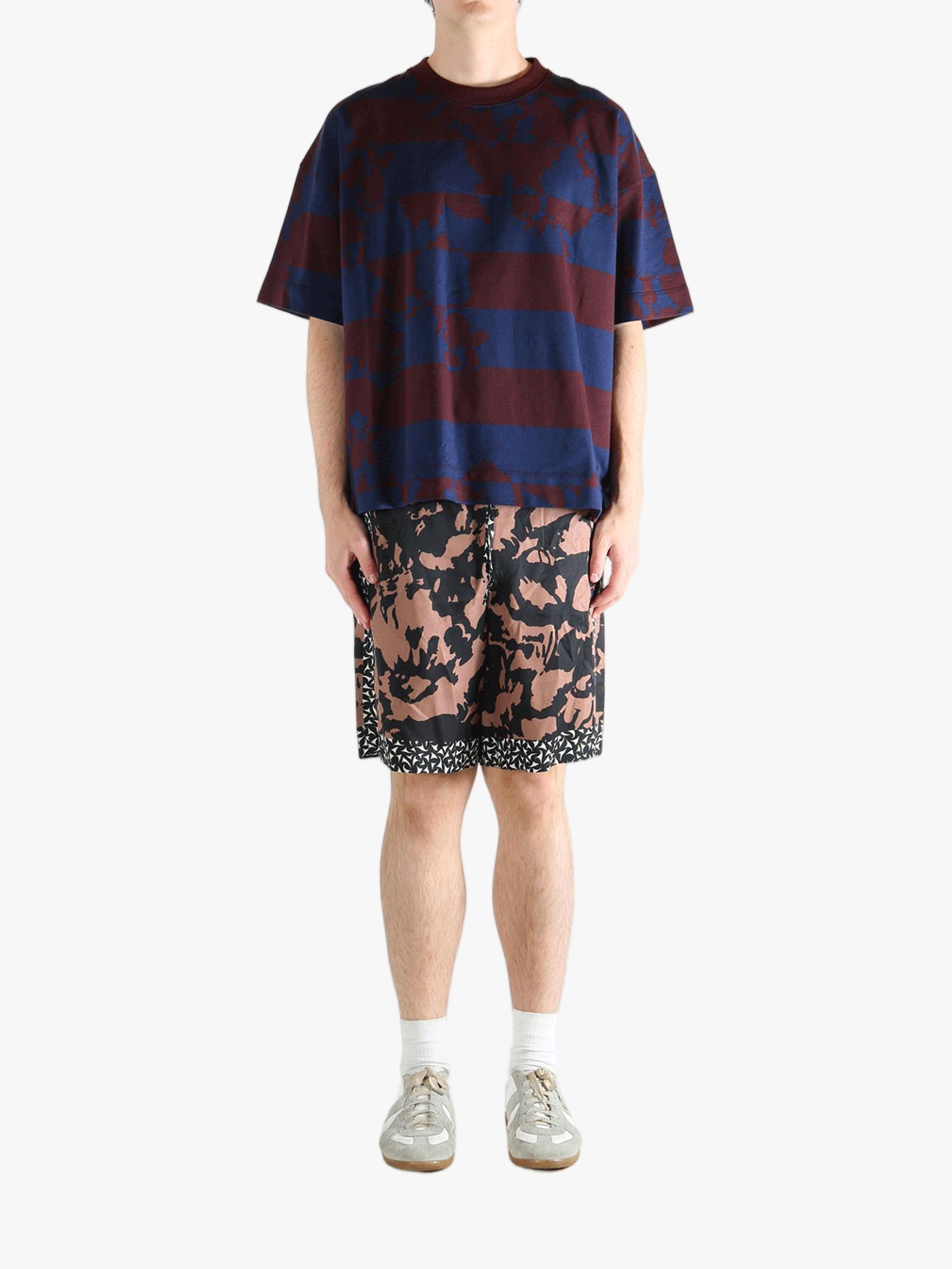 Blue t-shirt, full body view