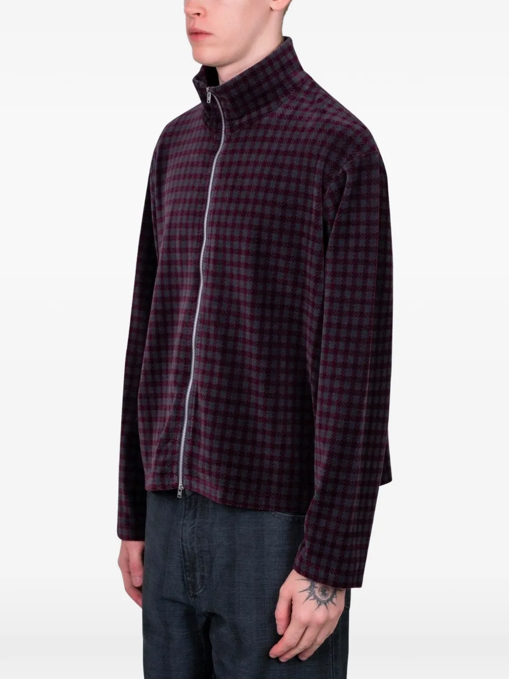 Red sweats-hoodies worn by a person, showing the sweats-hoodies fit