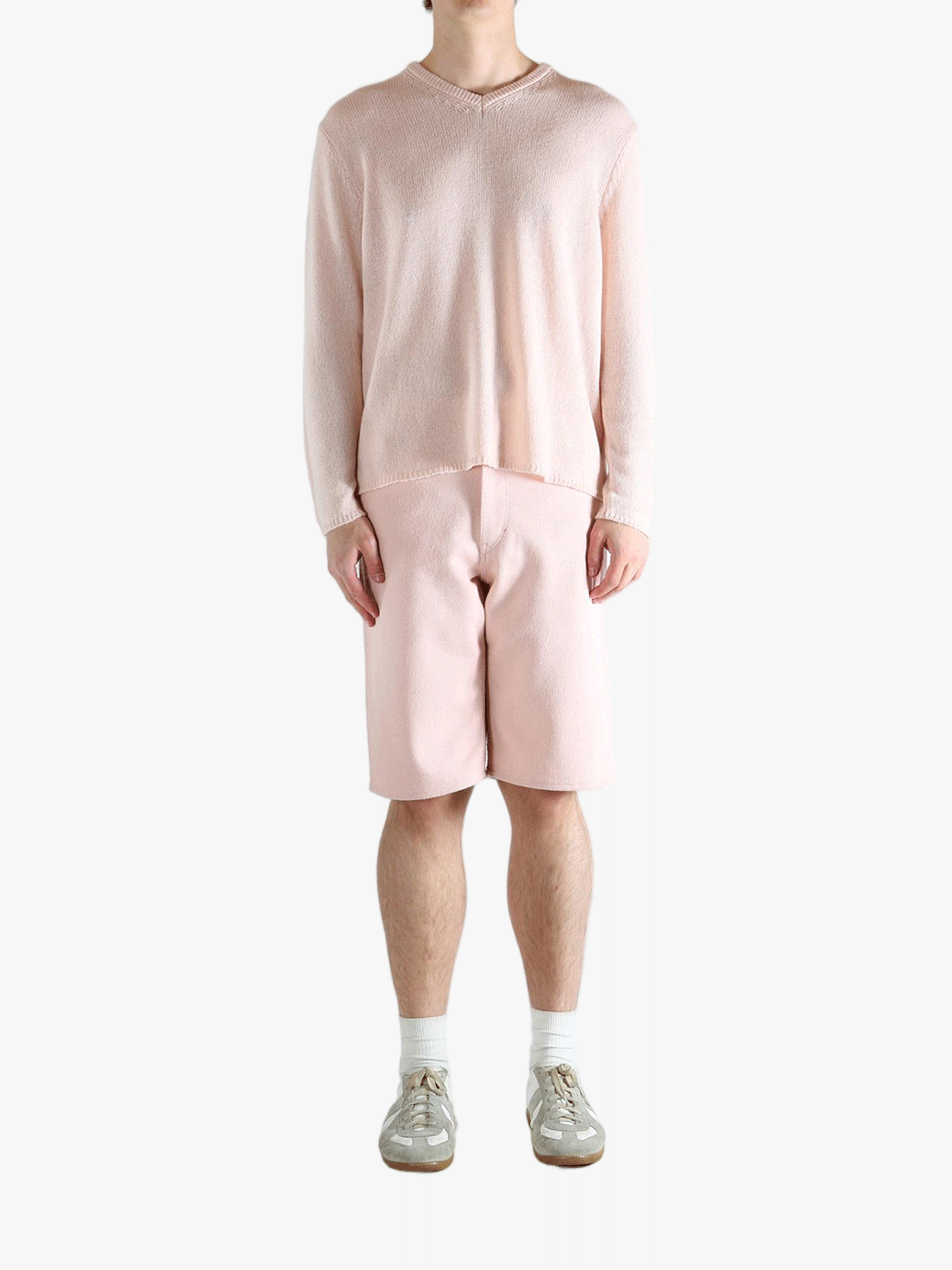 Light pink sweater,full body view