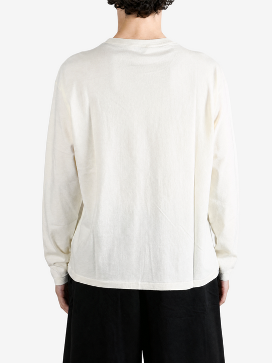 White t-shirt, full body view