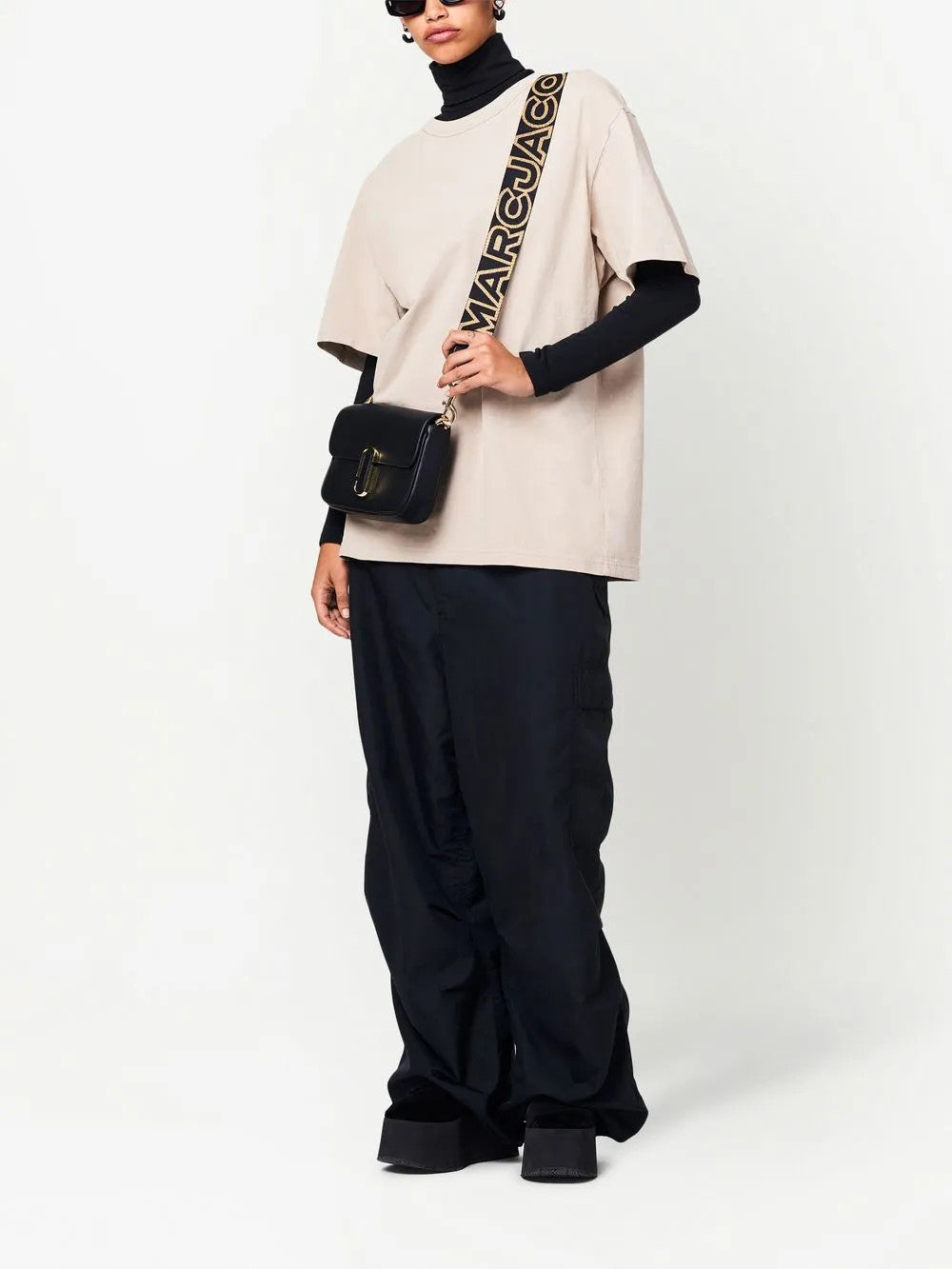 Black accessories, front view