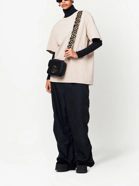 Black accessories, front view