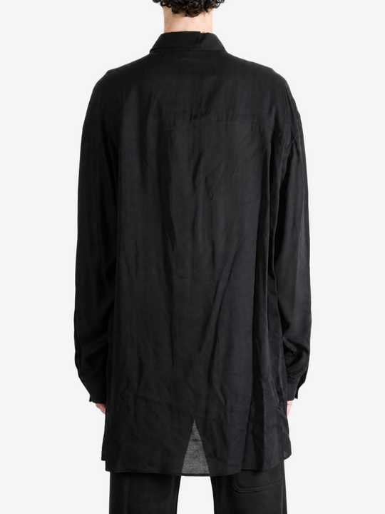 Black shirt, full body view