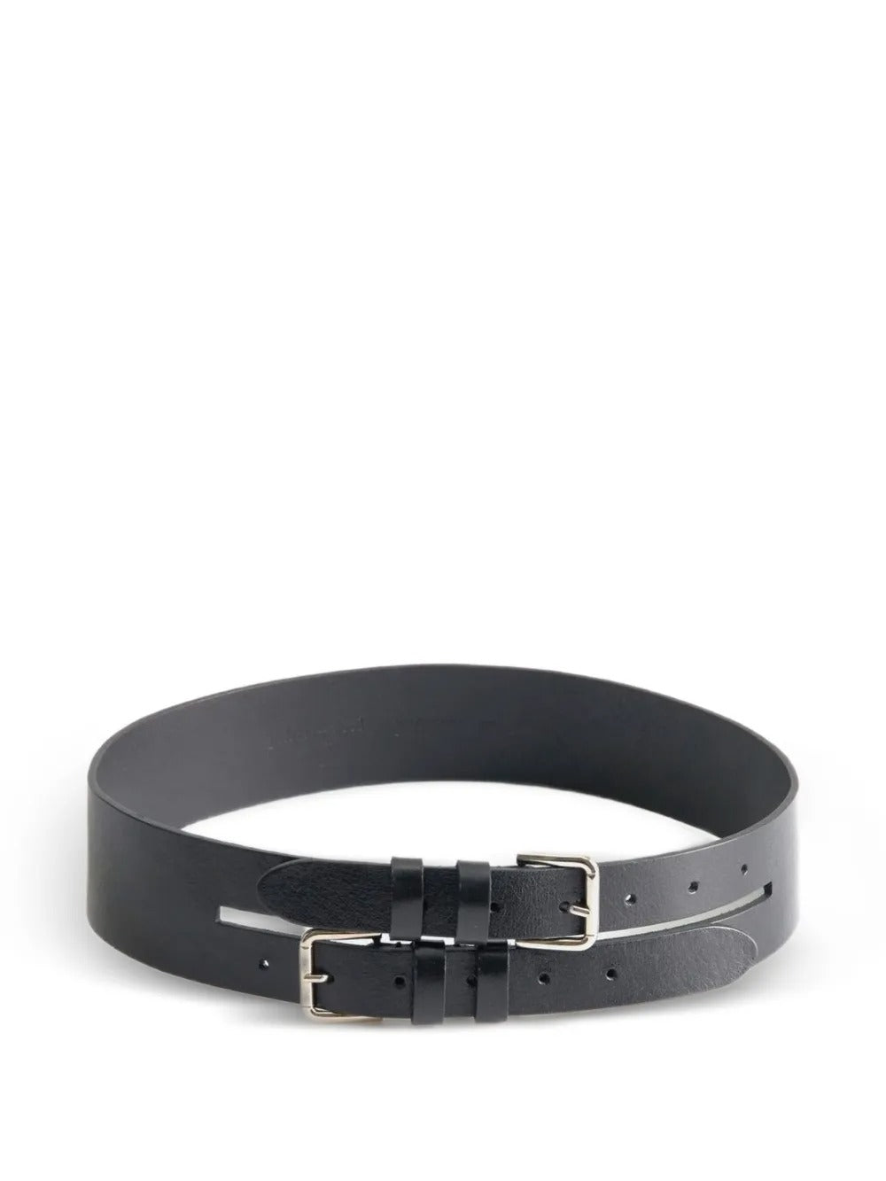 Black accessories, front view