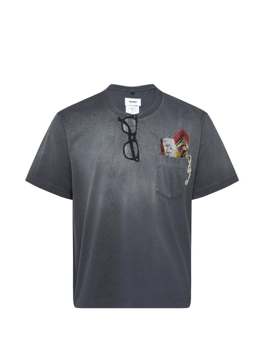 Grey shirt, front view