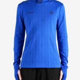 Blue top, front view